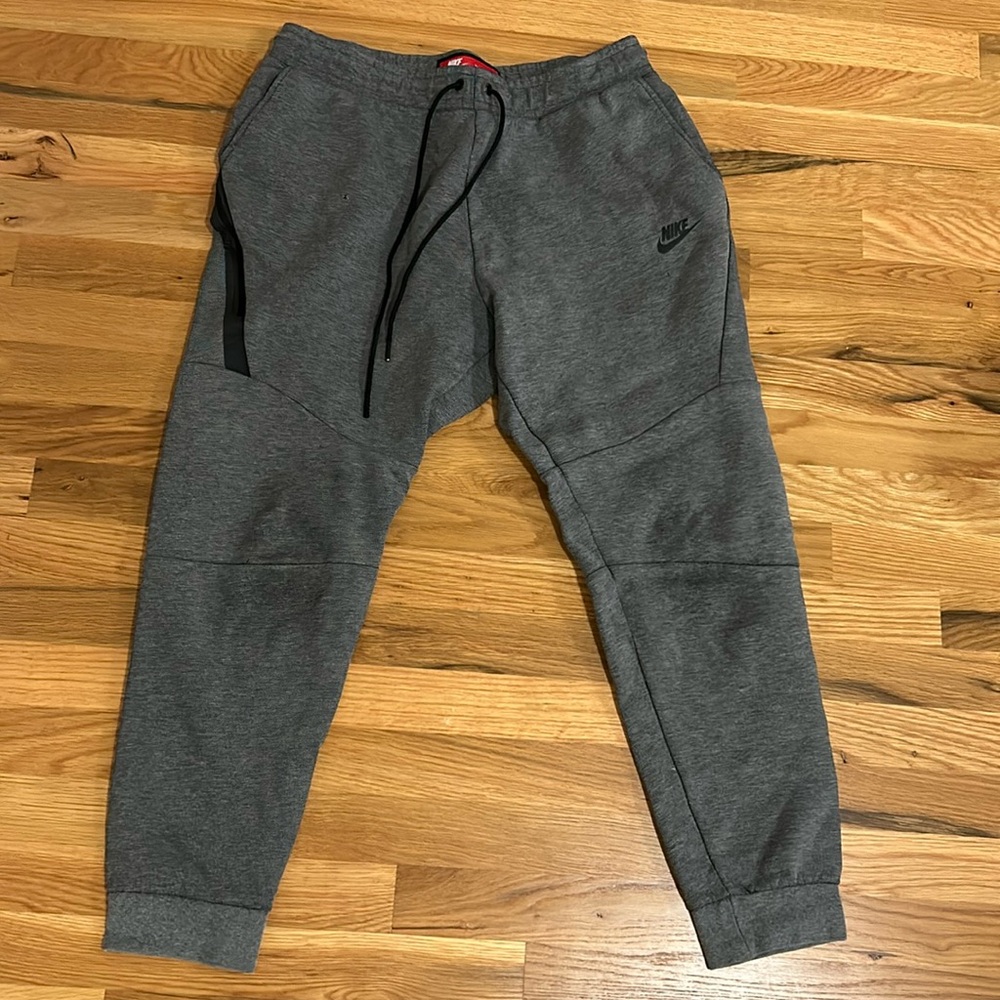 Nike joggers, men’s